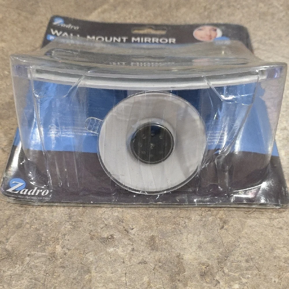 (J21) Zadro Wall Mount Mirror with Suction Cup